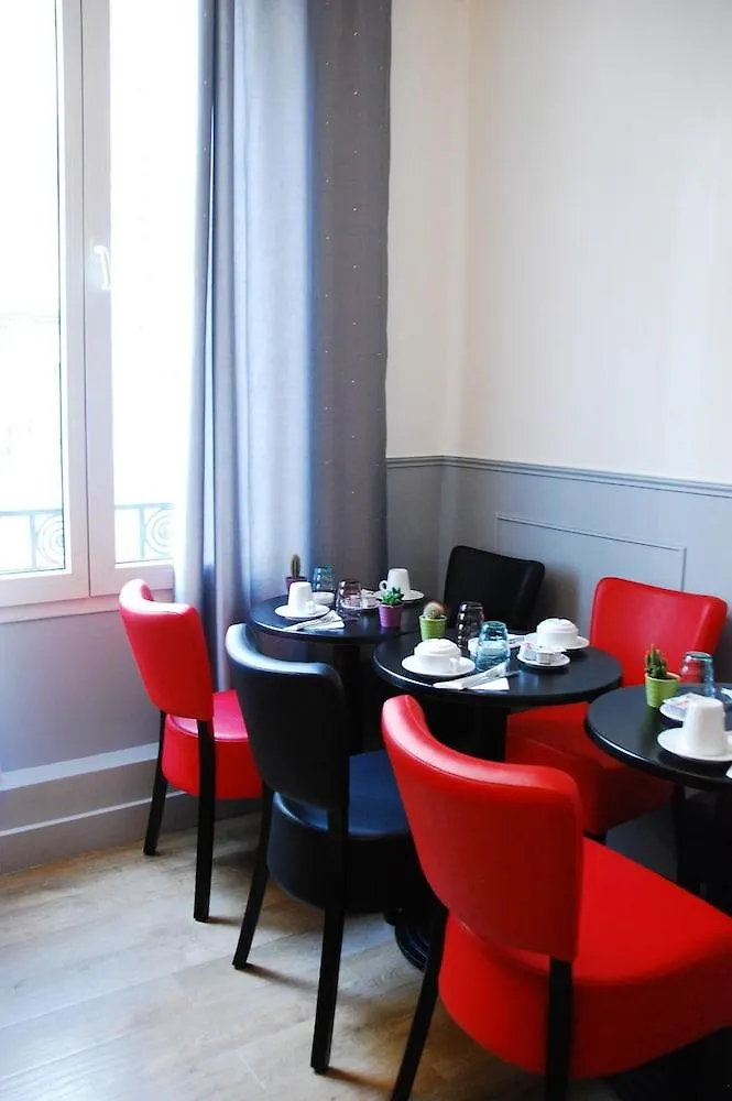 Cosy Monceau Hotel