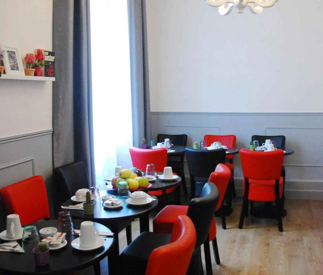 Cosy Monceau Hotel 2*